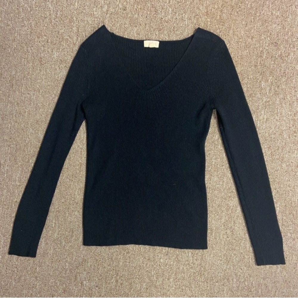 Black V-Neck Ribbed Sweater